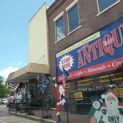 Caddo Antiques & Gifts - Outside store