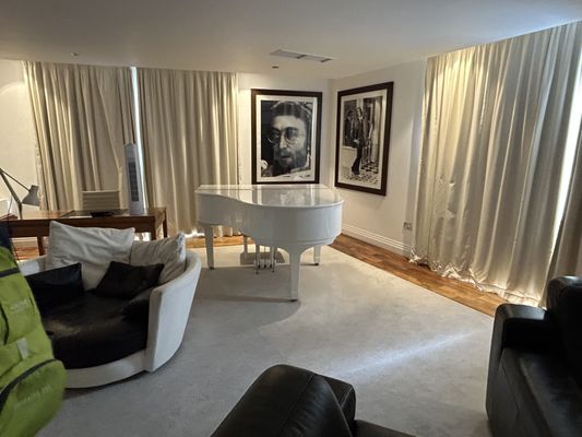 Hard Days Night Hotel by null