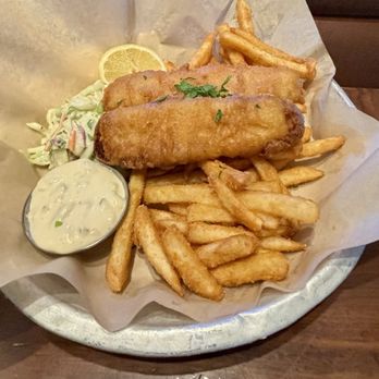 Lazy Dog - Lunch portion Fish & Chips - New American Near Me - Fresno, California