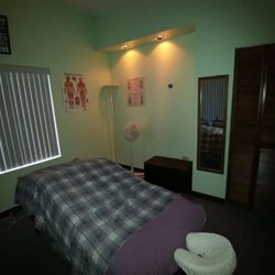 Healing Waters Therapy - Massage room