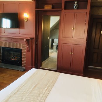 Castle Hill Inn - Bridge room - Hotels Near Me - Newport, Rhode Island Castle Hill Inn - Bridge room - Hotels Near Me - Newport, Rhode Island