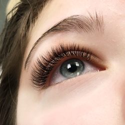RevealU Studio - Classic Lashes-Always in Style