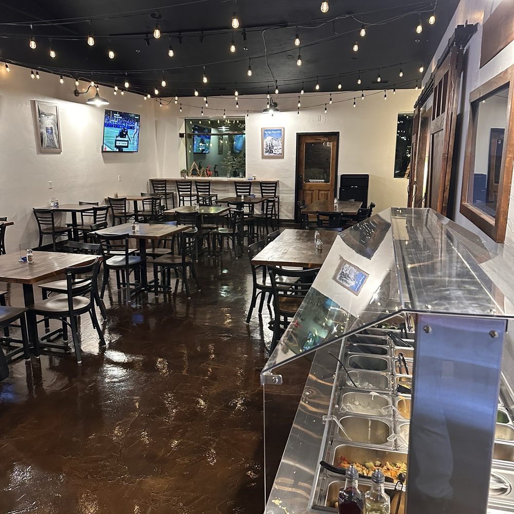 Hank’s Bistro and Brew - Dining area - Burgers Near Me - Eden, Utah Hank’s Bistro and Brew - Dining area - Burgers Near Me - Eden, Utah