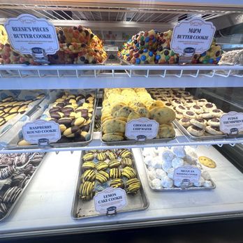 Freed's Dessert Shop - Bakeries Near Me - Las Vegas, Nevada