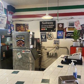Giovanni's Pizzeria - The counter. - Pizza Near Me - Albuquerque, New Mexico