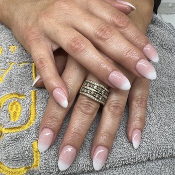 Bellagio Nail Bar & Lashes - Nail Salons Near Me - Franklin, Massachusetts