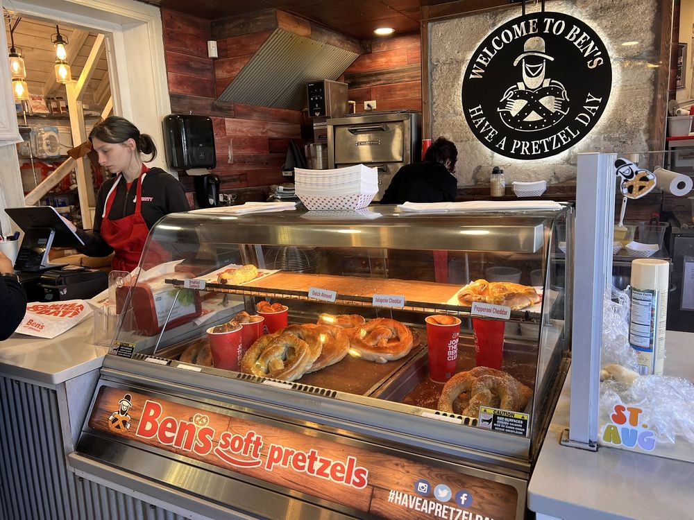 Ben's Soft Pretzels Logo