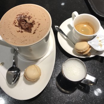 Sprüngli - Chocolatiers & Shops Near Me - Zürich, ZH Sprüngli - Chocolatiers & Shops Near Me - Zürich, ZH