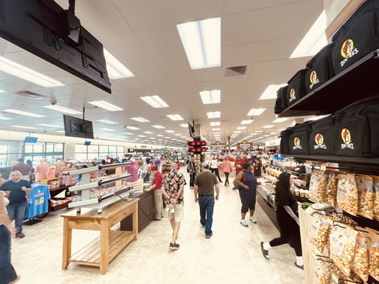 BUC-EES - Updated May 2025 - 196 Photos & 92 Reviews - 2500 Buc-ee's ...