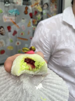 Pavlo Mochi by null