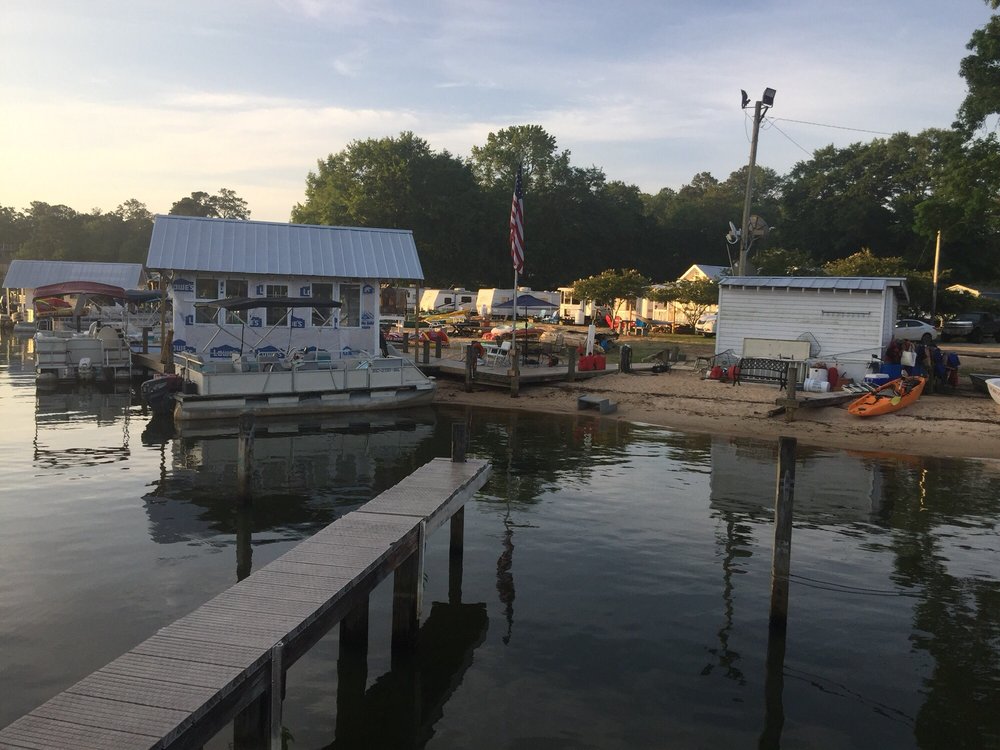 LAKESIDE MARINA AND RESORT Updated July 2024 84 Photos & 20 Reviews