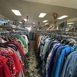 Nothing To Wear - Tons of clothes organized perfectly