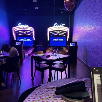 Puttshack - Addison - Valentine's Day' party - Mini Golf Near Me - Addison, Texas