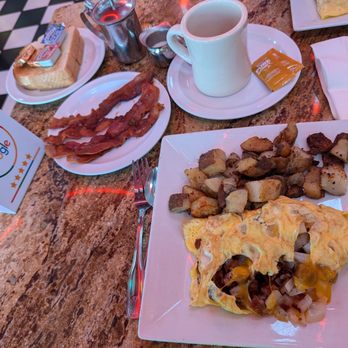 The Great Grill - Made to order omlette - Diners Near Me - Burbank, California
