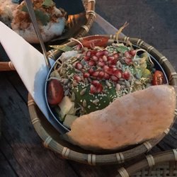 Quà Phê - Salat mit Avocado und Grabatapfel