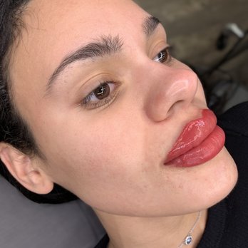 Defybrows - Fresh lips - Eyebrow Services Near Me - Dallas, Texas