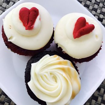 Famous Creations - Red velvet and salted choco caramel - Bakeries Near Me - Fairfield, California Famous Creations - Red velvet and salted choco caramel - Bakeries Near Me - Fairfield, California