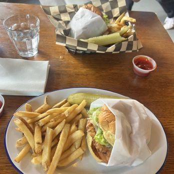 Davenport Roadhouse - Chicken sandwich and smash burger (in the back) - American Near Me - Davenport, California