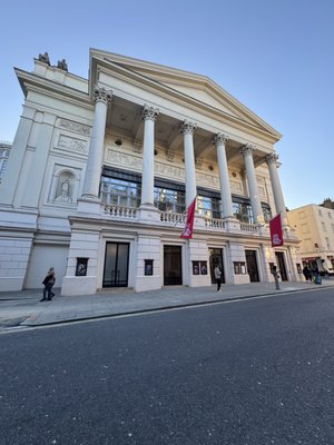 Royal Ballet and Opera by null
