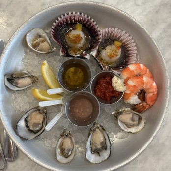 Fishwives - Peruvian scallops, oysters, shrimp cocktail. Everything was fresh and delicious. - Seafood Near Me - Pasadena, California