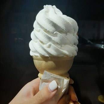 Gil & Bert's Ice Cream - Vanilla soft serve - Ice Cream & Frozen Yogurt Near Me - Cranbury, New Jersey