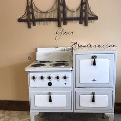 CJ's Family Restaurant - Vintage stove