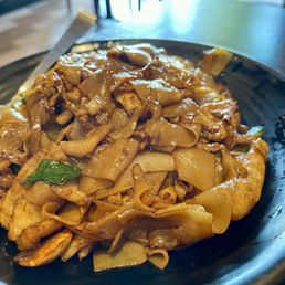 28. Pad See Ewe Noodle 28. Pad See Ewe Noodle