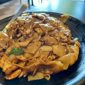 Lucky Kitchen - 28. Pad See Ewe Noodle - Thai Near Me - Eastvale, California Lucky Kitchen - 28. Pad See Ewe Noodle - Thai Near Me - Eastvale, California