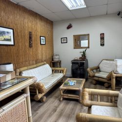 Aloha Smog - Hanging out at Aloha Smog check center.  Nice relaxing vibes.