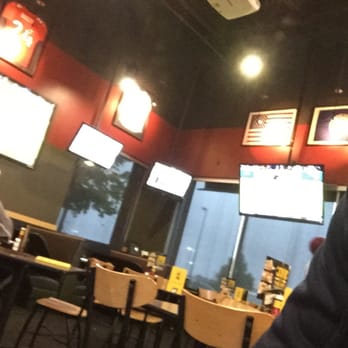 Buffalo Wild Wings - So empty but such a wait - Chicken Wings Near Me - Papillion, Nebraska