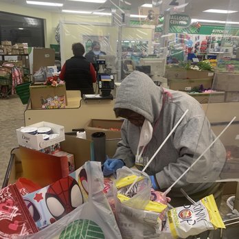 Dollar Tree - Manager is the one in back who was so rude - Discount Store Near Me - Saint Louis, Missouri