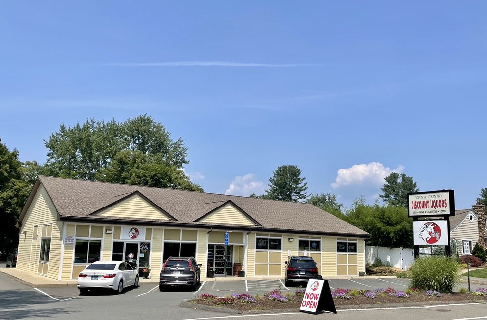 TOWN & COUNTRY DISCOUNT LIQUORS Updated August 2024 40 Photos & 10