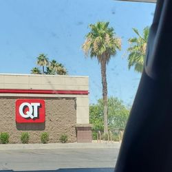 QuikTrip - Thirsty car, filthy window. QT a must!