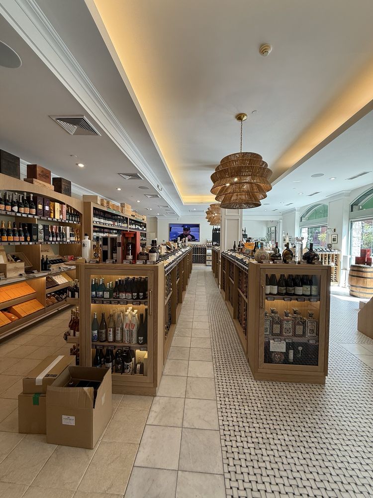 Scarsdale Wine & Spirits Logo