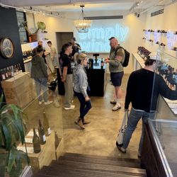 Simply Wine - Free wine tasting on fridays 5-7pm