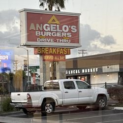 Angelo's Burgers - Outside