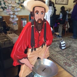 Junior Ranger Center - Panning for tips