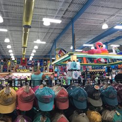 Bay Quest Outfitter - Plenty of items...