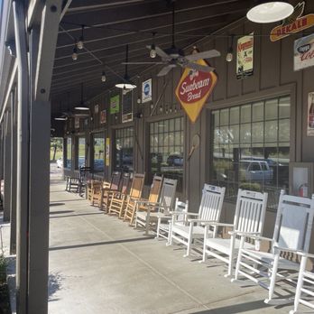 Cracker Barrel Old Country Store - American Near Me - Cave City, Kentucky
