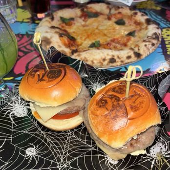 TREE HOUSE - Comfort Food Near Me - Chicago, Illinois