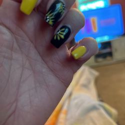 Q Nails
