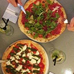 Pizza du mois et caprese : délicieux !