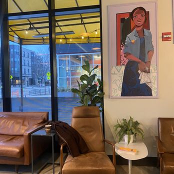 Philz Coffee - Pleasant seating area - Coffee & Tea Near Me - Chicago, Illinois