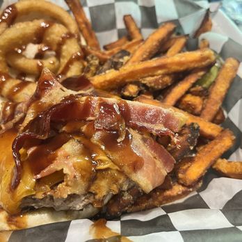 Pappy T's Pub And Lounge - BBQ Bacon Burger - Lounges Near Me - Hamburg, Pennsylvania Pappy T's Pub And Lounge - BBQ Bacon Burger - Lounges Near Me - Hamburg, Pennsylvania