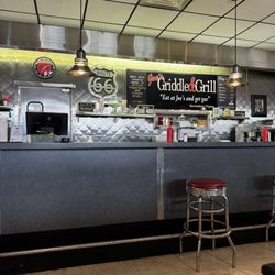 Joe's Griddle & Grill - Dinner counter