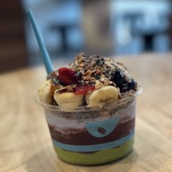Blue Bowl Superfoods - Medium matcha, açaí and coconut base with a variety of toppings. Absolutely delicious!