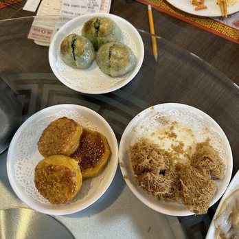 Four Seasons Chinese Restaurant - Pumpkin bread, taro ball, green chives bun - IG @bougiefoodieboi - Dim Sum Near Me - Clovis, California Four Seasons Chinese Restaurant - Pumpkin bread, taro ball, green chives bun - IG @bougiefoodieboi - Dim Sum Near Me - Clovis, California