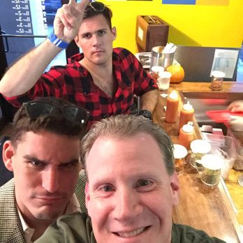 Benny Damato's - Random peeps ask for a selfie - Pizza Near Me - Norfolk, Virginia
