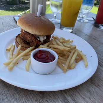 Gallery Cafe - Fried Chicken Sandwich - Cafes Near Me - Pebble Beach, California