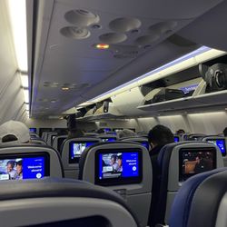 United Airlines - Seating on board 737